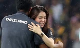 Nữ trưởng đoàn xinh đẹp khóc nức nở khi Thái Lan đoạt HCV