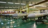 Các tên lửa Sumar tại xưởng chế tạo. Ảnh: Bộ Quốc phòng Iran.
