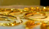 Giá vàng bất ngờ giảm, tỷ giá trung tâm tăng mạnh