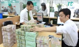 Lãi suất tăng tại ngân hàng “người ăn, kẻ lần”