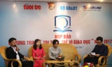 Các tác giả đạt giải thưởng tại chương trình “Tri thức trẻ vì giáo dục” năm 2016 giao lưu tại buổi họp báo.