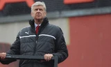 Sắp mất phao cứu sinh, Wenger muốn Arsenal sống sao?