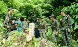 Lực lượng biên phòng Cao Bằng và dân quân địa phương tuần tra bảo vệ đường biên, mốc giới.