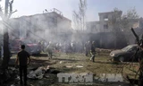 Lực lượng an ninh Afghanistan điều tra tại hiện trường vụ nổ bom ở phía tây Kabul ngày 24/7. Ảnh: EPA/TTXVN.