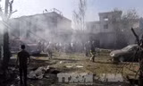 Lực lượng an ninh Afghanistan điều tra tại hiện trường vụ nổ bom ở phía tây Kabul ngày 24/7. Ảnh: EPA/TTXVN.