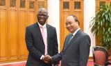 Thủ tướng Nguyễn Xuân Phúc tiếp ông Ousmane Dione, Giám đốc WB tại Việt Nam. Ảnh: VGP/Quang Hiếu.