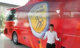 Công Vinh mua xe buýt 5,5 tỷ chở đội bóng