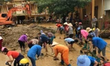 Các đoàn viên thanh niên vẫn đang khẩn trương nỗ lực khắc phục hậu quả trận lũ.