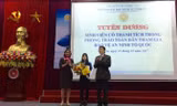 Hành động dũng cảm của hai nữ sinh làm nhiều người thán phục.