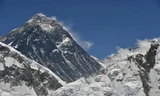 Toàn cảnh núi Everest, ngọn núi cao nhất thế giới với đỉnh cao 8.848 mét ở Nêpan, ngày 23/5/2013. Ảnh: Kyodo/TTXVN.