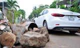 Dân lăn đá ra đường chặn ôtô né trạm BOT