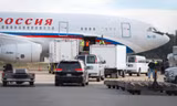 Máy bay Nga đến đón các nhà ngoại giao và gia đình. Ảnh: RTE.