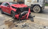 BẢN TIN ATGT: Đâm đuôi xe tải, xế hộp 'bạc tỷ' nát bươm 