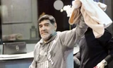 Maradona xô xát với bạn gái sau đêm Valentine mặn nồng