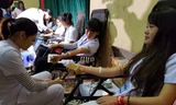 Sự kiện hiến máu thu hút đông đảo bạn trẻ tham gia.