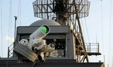 Hệ thống bắn laser trên tàu USS Ponche.