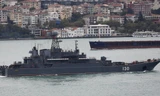 Tàu chiến Nga tại eo biển Bosphorus. Ảnh: Reuters.