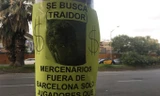 Poster đang được dán ở khu vực quanh sân Nou Camp, Tây Ban Nha. Ảnh: Marca.