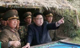 Lãnh đạo Triều Tiên Kim Jong-un và các quan chức quân sự. Ảnh: KCNA.