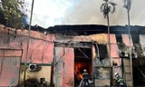 Cháy kho thực phẩm đóng hộp đang bị đình chỉ hoạt động