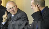 Bộ trưởng Tài chính Đức Wolfgang Schaeuble (trái) và người đồng cấp Hy Lạp Yanis Varoufakis trong cuộc gặp tại Berlin ngày 5/2. Ảnh: AFP/TTXVN