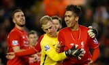 Thủ môn Joe Hart chạy theo lấy bóng sau khi Firmino ghi bàn. Ảnh: Reuters.