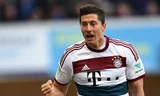 Lewandowski ghi cú đúp trong ngày Bayern lên ngôi sớm một vòng đấu. Ảnh: AFP.