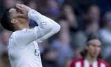Ronaldo đang dần nhận ra hậu quả của việc lỡ lời. Ảnh: Reuters