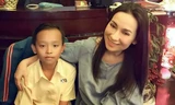 Phi Nhung có buổi gặp gỡ thân mật với bé Hồ Văn Cường.