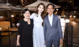 Bố mẹ Ngọc Trinh đi xem phim con gái đóng