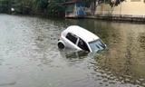  20160125170451-1 Chiếc xe chìm dần giữa hồ nước lạnh - Ảnh: CTV