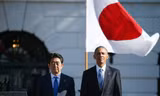 Tổng thống Mỹ Barack Obama và Thủ tướng Nhật Shinzo Abe. Ảnh: AP