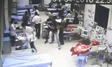 Nhóm côn đồ xông vào bệnh viện truy sát bệnh nhân.