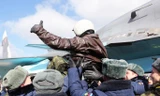 Những phi công Nga trở về từ Syria được chào đón như những anh hùng. (Ảnh: Getty)