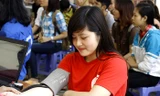Công tác kiểm tra sức khỏe trước khi hiến máu.