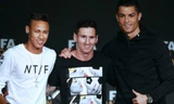 Ronaldo (phải), Messi (giữa) và Neymar đến dự lễ trao giải Quả bóng vàng 2015. Ảnh: AFP.