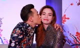 Trấn Thành hôn thắm thiết Hồ Ngọc Hà khi cùng làm MC
