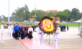Đoàn đại biểu thanh niên Trung Quốc dâng hoa, viếng Chủ tịch Hồ Chí Minh 