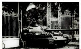 Tiếp nhận bức ảnh lịch sử 'Xe tăng tiến vào Dinh Độc Lập trưa ngày 30/4/1975'