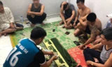 Công an huyện Sơn Tây bắt quả tang một vụ đánh bạc có nhiều cán bộ, giáo viên tham gia (Ảnh: Công an Quảng Ngãi)