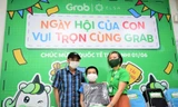 Grab trao 2.400 phần quà cho con em đối tác nhân dịp Quốc tế Thiếu nhi