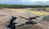 Đường băng sân bay Nội Bài xuống cấp nghiêm trọng