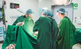 Cắt khối u to như thai nhi 5 tháng tuổi cho một phụ nữ ở Hà Nội