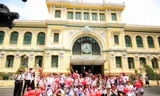 Học sinh Tây Ninh lần đầu tham gia lớp học di động cùng VUS Superbus khám phá biểu tượng Sài thành