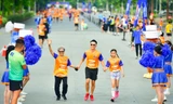 Gia đình 3 thế hệ Hoàng Bách cùng nhau thi chạy bộ 