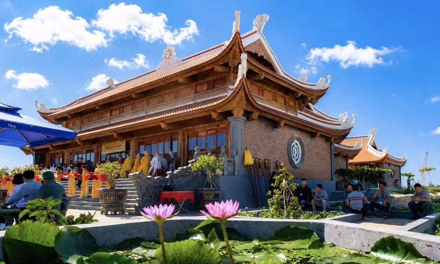 Mái chùa hiên ngang nơi đầu sóng ngọn gióẢnh: M.Đ 