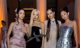 Kỷ niệm 10 năm BLACKPINK: Fan muốn sự kiện tái hợp, YG bán đôi đũa cái thìa gần 600K