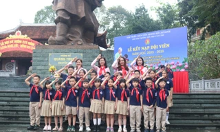 Hà Nội: Lễ kết nạp Đội viên đặc biệt của hơn 100 học sinh trường Tiểu học Cát Linh