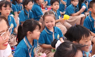 Tiểu học Thanh Xuân Nam đón học sinh lớp 1: Tween mê sân khấu đặc biệt của thầy cô