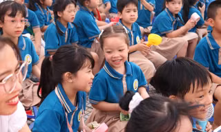 Tiểu học Thanh Xuân Nam đón học sinh lớp 1: Tween mê sân khấu đặc biệt của thầy cô